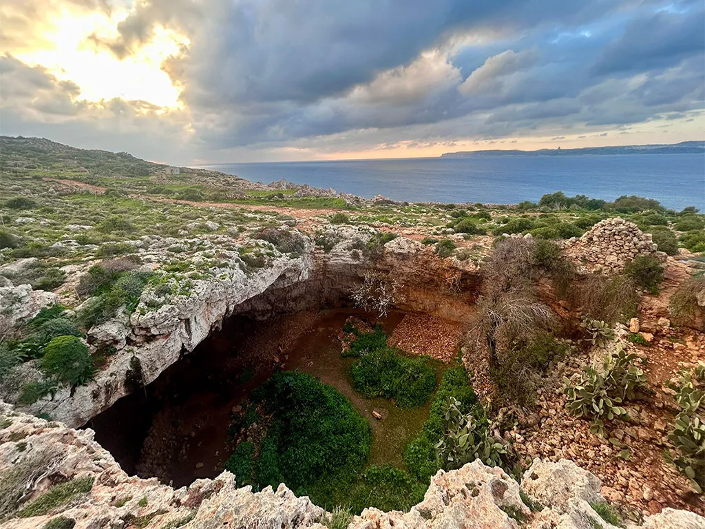 Malta's Earliest Seafarers: Mesolithic Hunter-Gatherer Site Reveals Surprising Long-Distance Mediterranean Sea Travel 8500 Years Ago - Latnija, Malta - Mesolithic site. Nature Journal